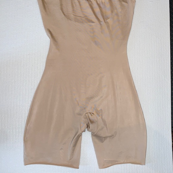 M Spanx Slimplicity Open-Bust Mid-Thigh Bodysuit - Picture 4 of 16